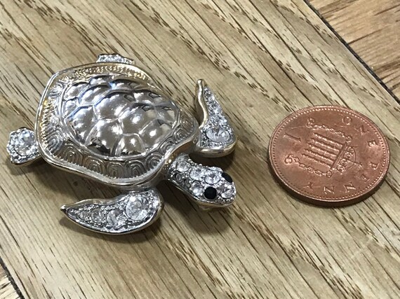 Vintage 1980s rhinestone encrusted turtle brooch pin
