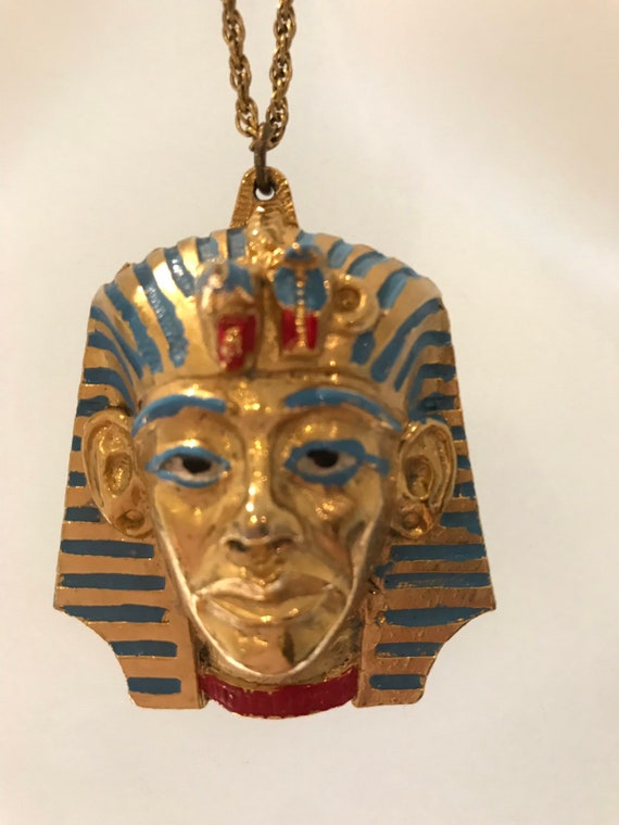 Vintage 1970s large gold tone Egyptian Pharaoh head pendant by JEM signed 77
