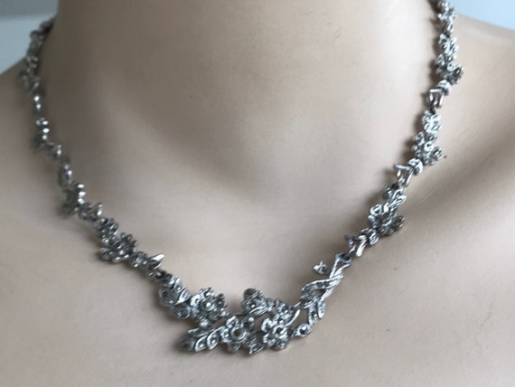 Elegant vintage rhodium plated floral design Marcasite choker necklace 17inches