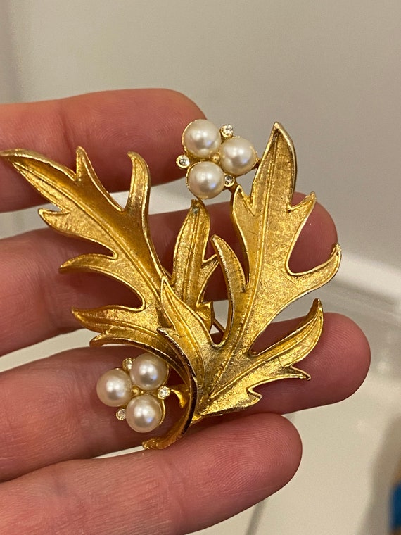 Vintage large gold plated faux pearl leaf statement piece brooch pin