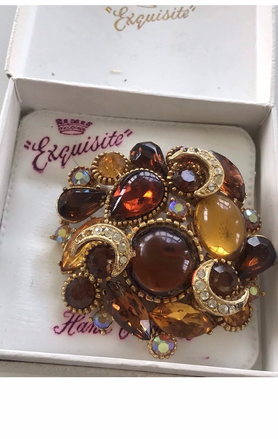 Vintage boxed signed Exquisite round rhinestone statement piece brooch