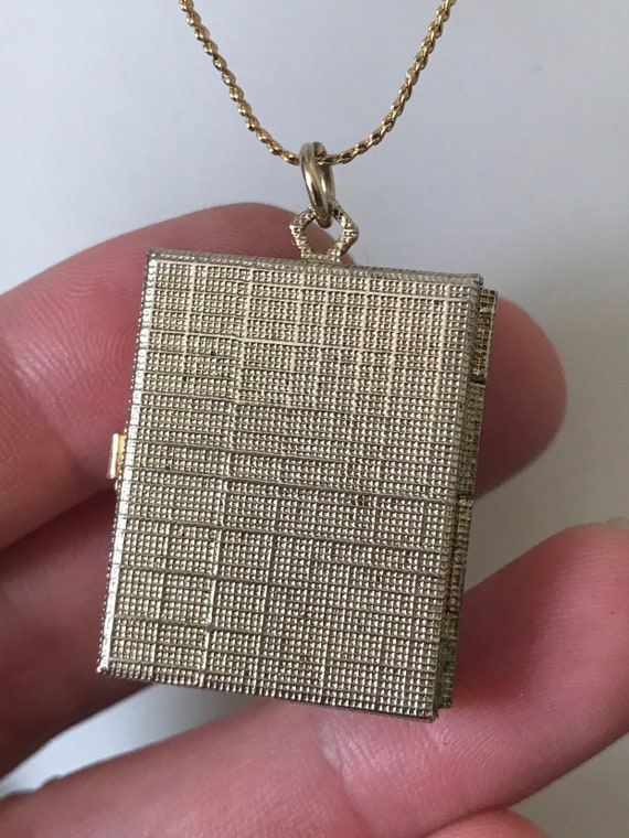 Vintage 4 picture book folding locket pendant necklace family photos