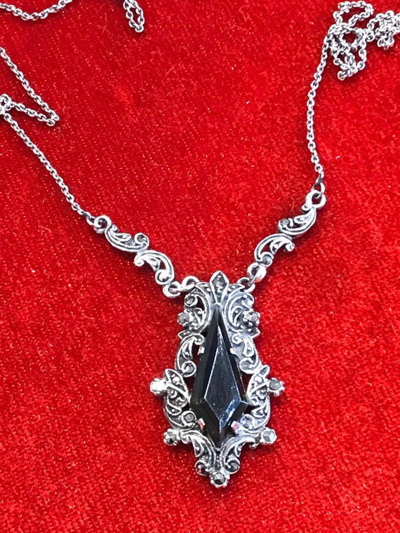 Exquisite Art Deco Sterling Silver and Marcasite necklace