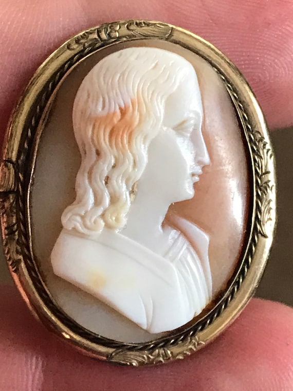 Antique carved shell portrait cameo brooch in rolled gold frame