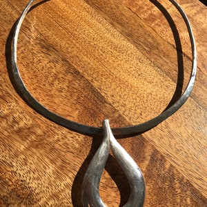 Statement piece Modernist solid sterling silver Torque necklace with pendant from Franz Scheurle, Germany now Quinn c1960-70s image 10