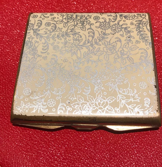 Vintage stratton small square powder compact with enamelled cream lid