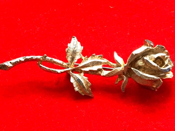 Beautiful 1950s vintage brooch in the form of a rose