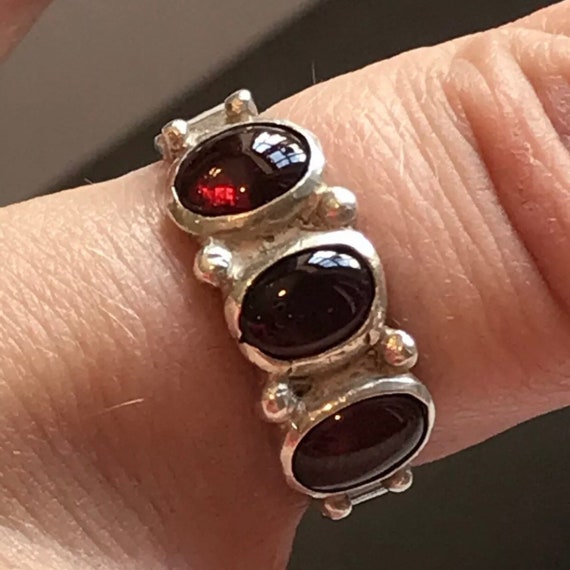 Vintage 1970s Hallmarked Solid Silver And Garnet Ring Size N