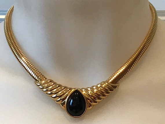 1980s vintage Trifari Jewellery set necklace and clip on earrings black and gold