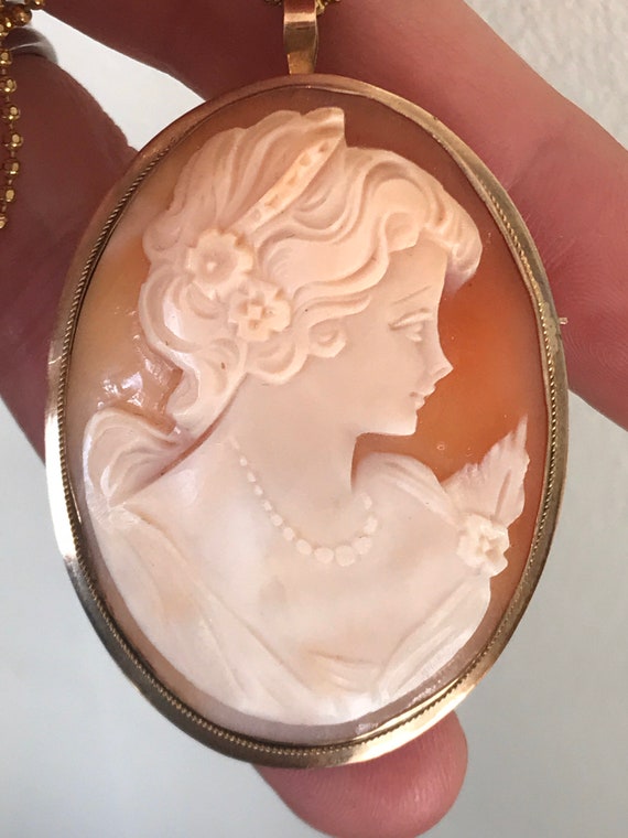 Vintage 9ct gold Oval carved shell profile cameo pendant brooch