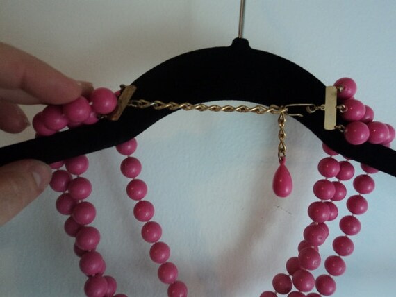 Vintage Collection - Mod Pink Plastic Beads Neckl… - image 2