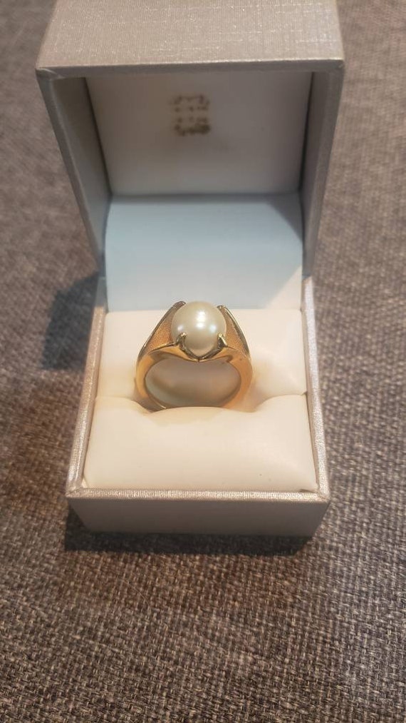 Art Deco style Faux glass Pearl solitaire gold met