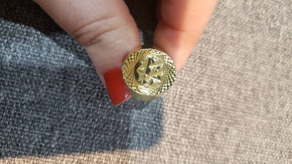 Vintage gold color metal Star signet ring size 6 - image 3