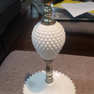 Vintage Leviton Milk Glass table Lamp working