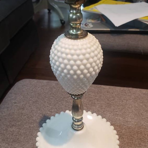 Vintage Leviton Milk Glass table Lamp working