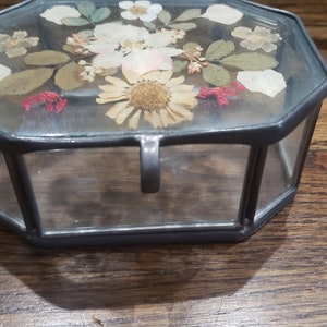 Vintage small Glass and pewter Jewelry Box with pressen real flowers