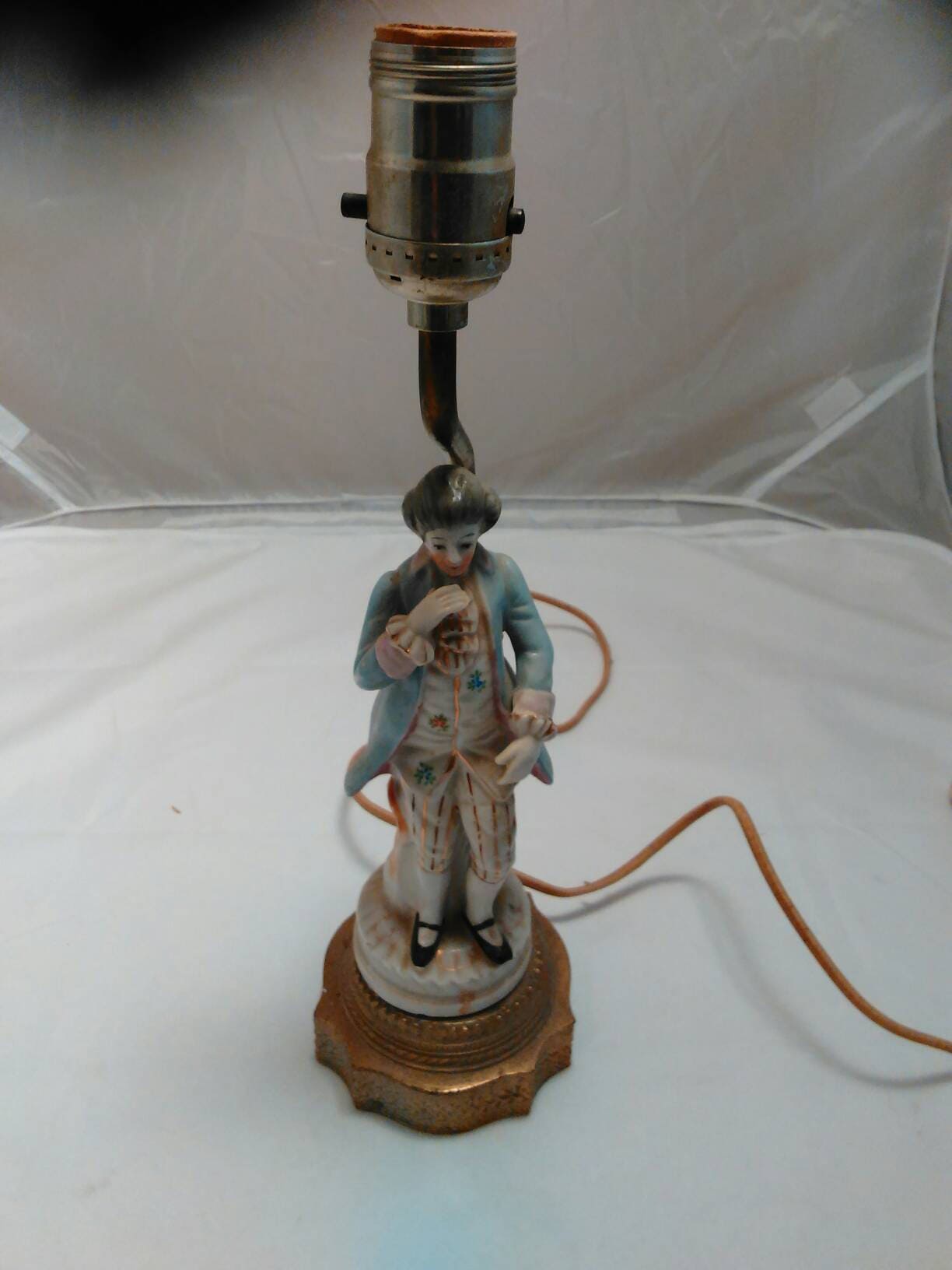 Vintage leviton 2024 porcelain lamp