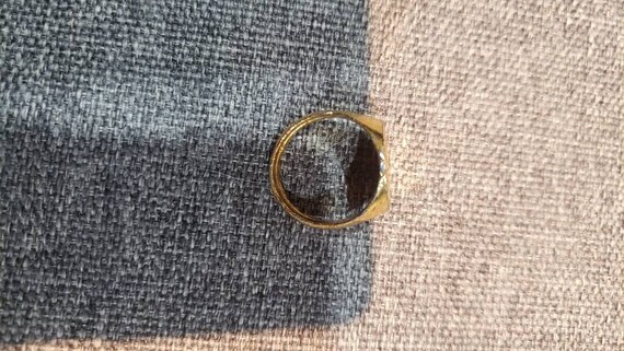 Vintage gold color metal Star signet ring size 6 - image 4