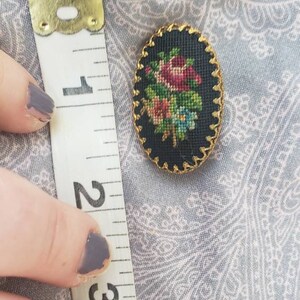 Broche de cabochon floral Needlepoint de style victorien antique image 3