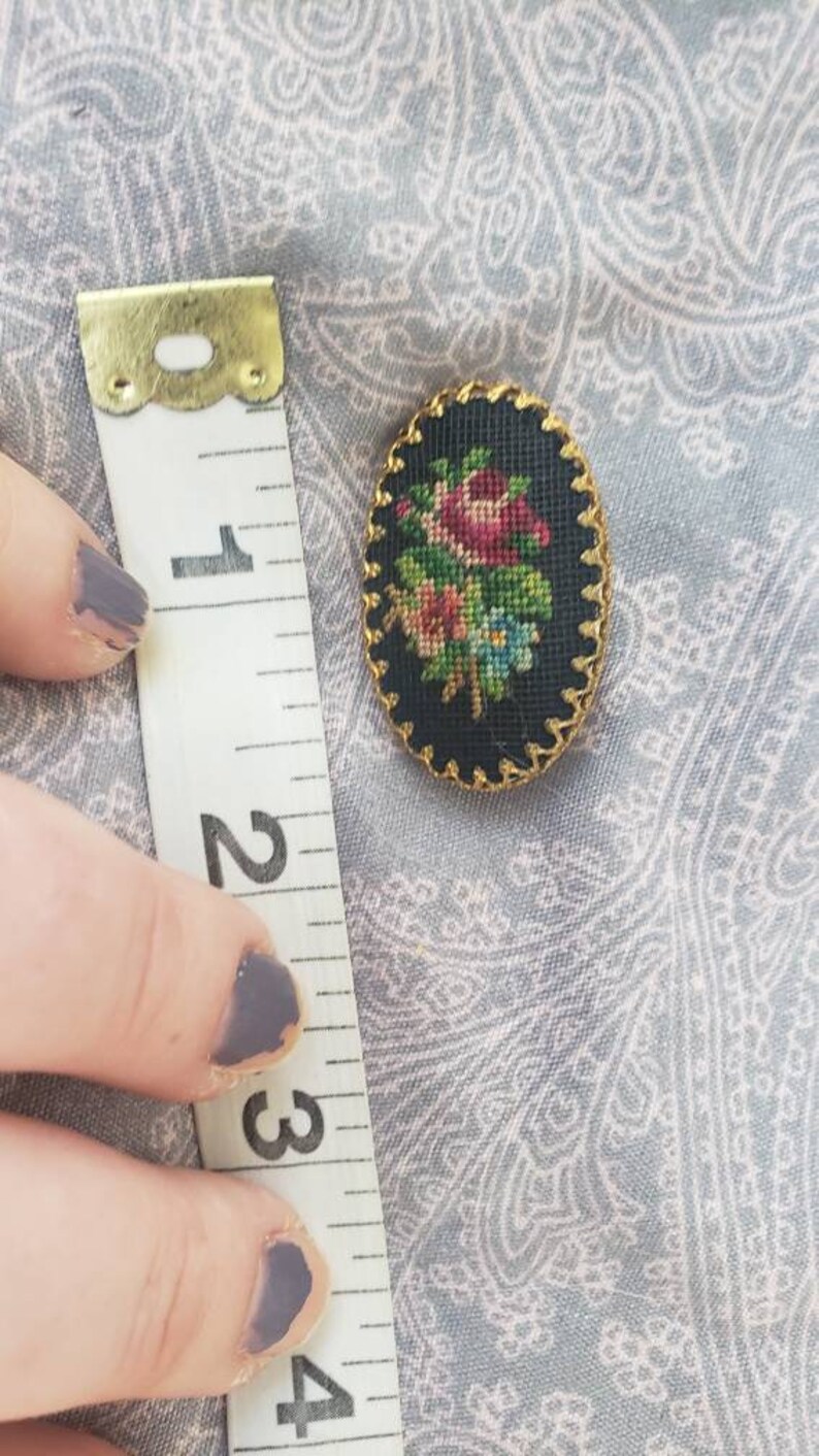 Broche de cabochon floral Needlepoint de style victorien antique image 3