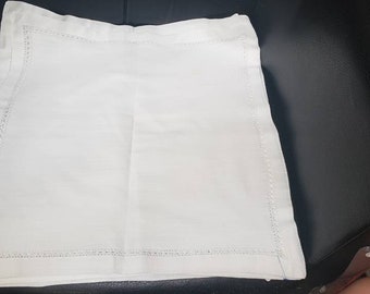 Vintage Set of 4  linen placements or napkins delicate lace trim