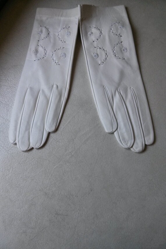 Vintage Collection - Set of White Leather Deadsto… - image 2