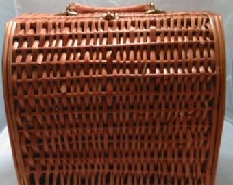 Vintage Collection - Wicker Wine Basket Carrier