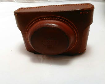 ON SALE original price 43.99 -Vintage Collection - Argus Anastigmat Camera 50mm lens with leather case Made in USA