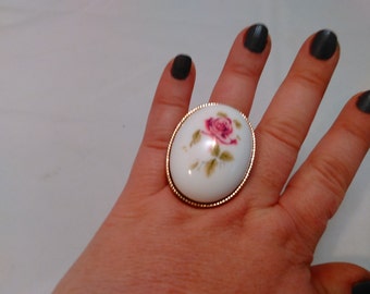Vintage Huge White Plastic Rose Cabochon Ring