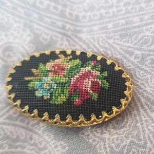 Broche de cabochon floral Needlepoint de style victorien antique image 1