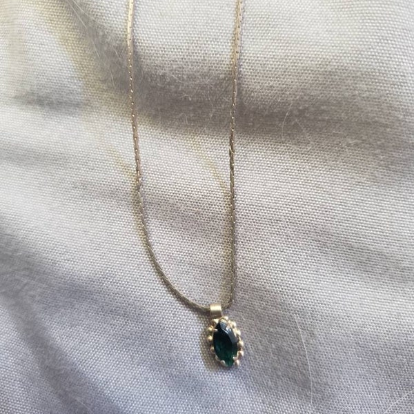 Vintage Faux emerald stone tiny pendant and silver plated chain choker necklace