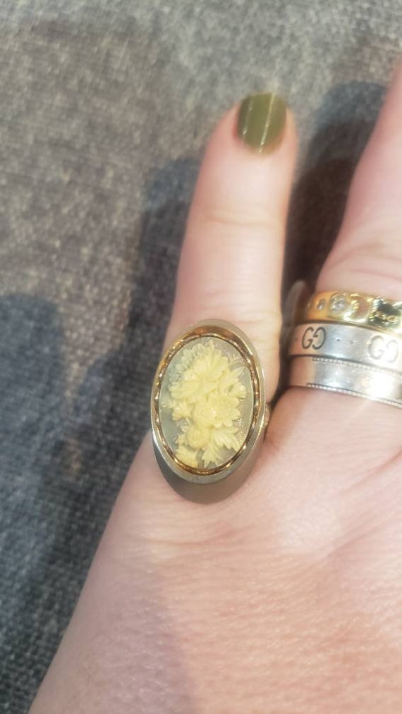 Vintage rare Victorian Style Floral Cameo Ring adj