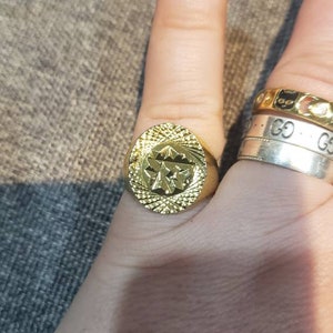 Vintage gold color metal Star signet ring size 6