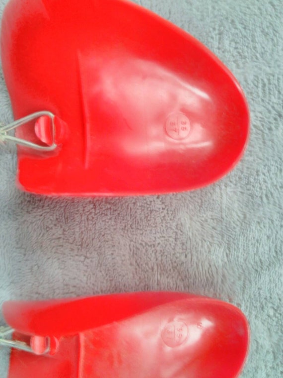 Vintage Red plastic and metal pair of shoe shapes… - image 2