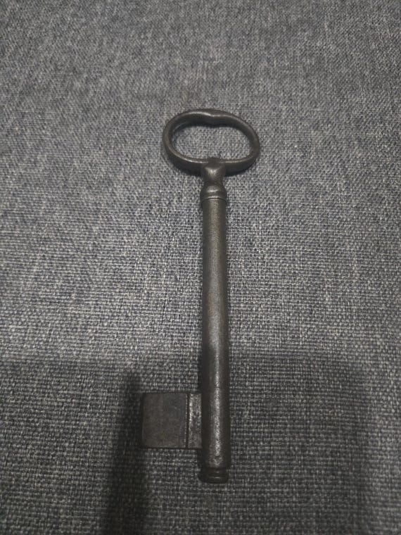 Antique skeleton metal key decor