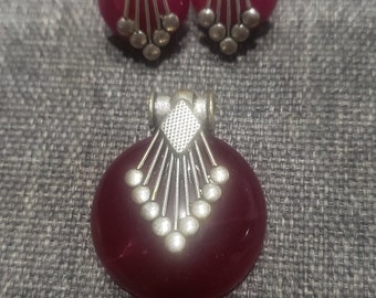 Vintage set of silver tone and red agate Etruscan style stud earrings and pendant