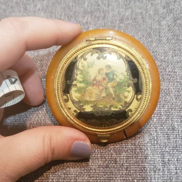 Antique Victorian style courting couple Picture butterscotch bakelite compact mirror