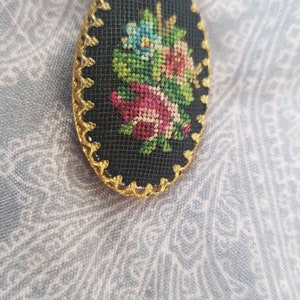 Broche de cabochon floral Needlepoint de style victorien antique image 4