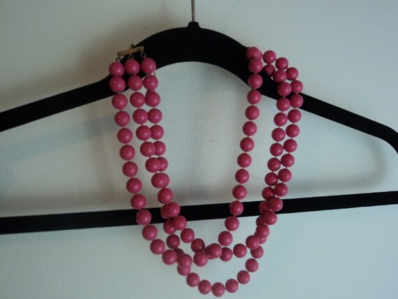 Vintage Collection - Mod Pink Plastic Beads Neckl… - image 1