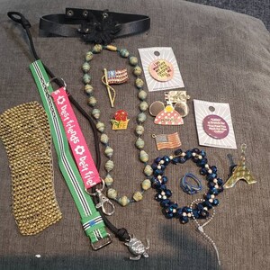 Vintage Collection - Lot of jewelry wearable mixed materials