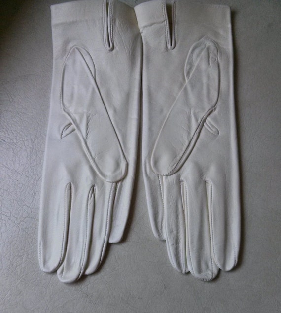 Vintage Collection - Set of White Leather Deadsto… - image 3