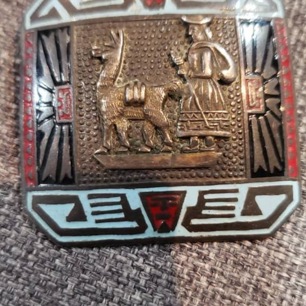 Vintage Peruvian Alpaca 925 silver folk medallion brooch