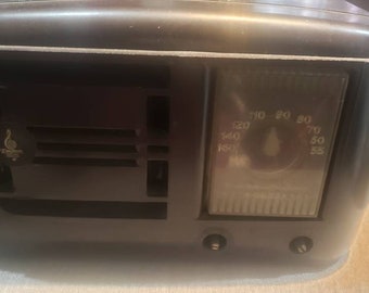 VINTAGE EMERSON Tube Radio, Beautiful brown swirl cabinet, Model 507