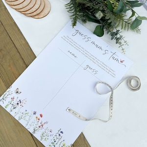 Jogo de chá de bebê com flores silvestres - Adivinhe a barriga da mamãe com fita métrica, chá de bebê com flores, chá de bebê neutro em termos de gênero, atividades divertidas para chá de bebê