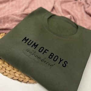 男の子のママ スウェットシャツ #outnumbered - ママ ジャンパー、ママへのギフト、母の日、ママへのギフト、面白いママへのギフト、スローガン スウェットシャツ、ママ、セーター