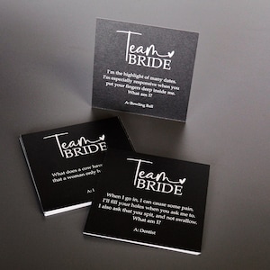 20 x Team Bride Addio al nubilato "Cosa sono" Carte da gioco - Giochi per la serata di addio al nubilato - Giochi per l'addio al nubilato Accessori per l'addio al nubilato - Enigmi per l'addio al nubilato - Team Bride nero