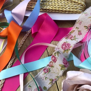 Bolsa de 10 cintas para manualidades de 1 m: mezcla de colores, anchos y estilos de cintas. Selección aleatoria de varias cintas enviadas: 10 cintas de 1 m de largo