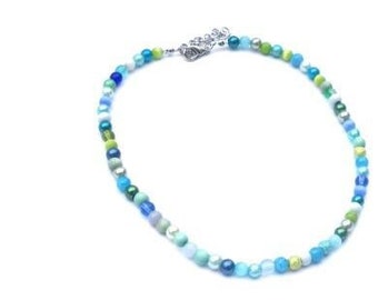 Halskette mit türkis, blaue und grüne runden Perlen. Handgemachte Kette, boho chic, Ibiza Halsschmuck, Tigeraugeperle, Glasperle, Holzperlen