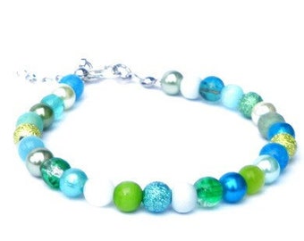 Armband mit türkis, blaue und grüne runden Perlen. Handgemachte Armreif, boho chic, Ibiza Polsschmuck, Tigeraugeperle, Glasperle, Holzperlen