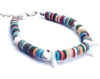 Armband mit weiße Ocean Bambus Perlen und multifarbige Heishi Perlen. Handgefertigte Armreif, boho chic, Ibiza Schmuck, Strand, weiß bunt
